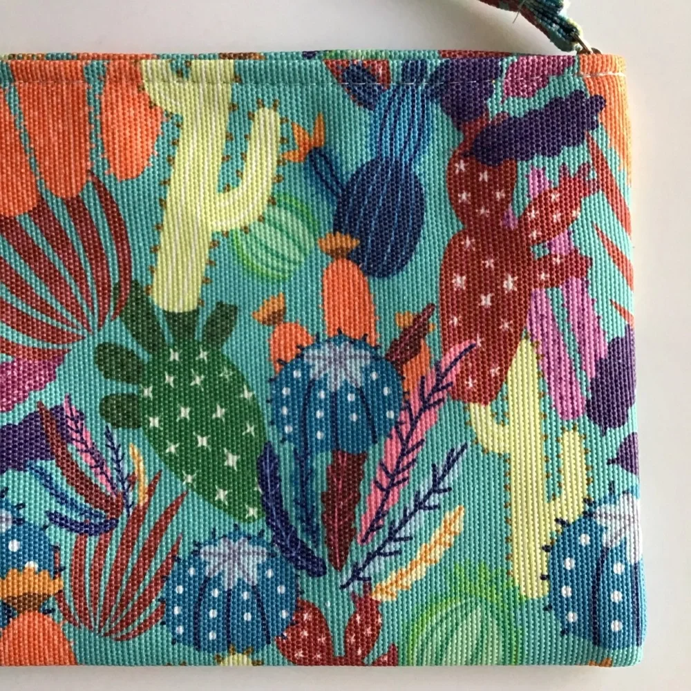 LAST 1! NEW Cactus Wristlet Clutch Cacti Succulent Plant Cosmetic Purse Pouch - Picture 7 of 9